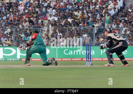 Kolkata, Inde. Mar 26, 2016. Nouvelle Zélande gagne contre le Bangladesh à Eden Garden, Kolkata par 75 s'exécute. La Nouvelle-Zélande remporte tous leurs 4 matches et devenir le leader du groupe 2. La Nouvelle-Zélande ont obtenu 145 pour 8 dans leurs 20 plus par l'aide de Kane Williamson (Joueur du Match) pour ses 42 off 32 boules. Le Bangladesh a tous notation sur 70 en plus de 15,4. © Saikat Paul/Pacific Press/Alamy Live News Banque D'Images