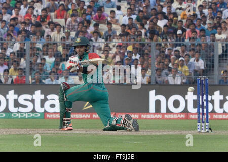 Kolkata, Inde. Mar 26, 2016. Nouvelle Zélande gagne contre le Bangladesh à Eden Garden, Kolkata par 75 s'exécute. La Nouvelle-Zélande remporte tous leurs 4 matches et devenir le leader du groupe 2. La Nouvelle-Zélande ont obtenu 145 pour 8 dans leurs 20 plus par l'aide de Kane Williamson (Joueur du Match) pour ses 42 off 32 boules. Le Bangladesh a tous notation sur 70 en plus de 15,4. © Saikat Paul/Pacific Press/Alamy Live News Banque D'Images