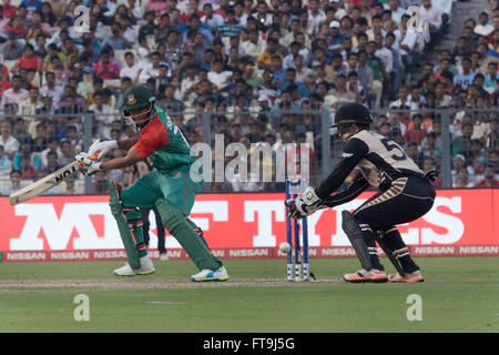 Kolkata, Inde. Mar 26, 2016. Nouvelle Zélande gagne contre le Bangladesh à Eden Garden, Kolkata par 75 s'exécute. La Nouvelle-Zélande remporte tous leurs 4 matches et devenir le leader du groupe 2. La Nouvelle-Zélande ont obtenu 145 pour 8 dans leurs 20 plus par l'aide de Kane Williamson (Joueur du Match) pour ses 42 off 32 boules. Le Bangladesh a tous notation sur 70 en plus de 15,4. © Saikat Paul/Pacific Press/Alamy Live News Banque D'Images