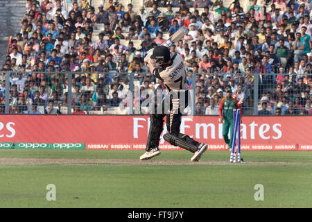 Kolkata, Inde. Mar 26, 2016. Nouvelle Zélande gagne contre le Bangladesh à Eden Garden, Kolkata par 75 s'exécute. La Nouvelle-Zélande remporte tous leurs 4 matches et devenir le leader du groupe 2. La Nouvelle-Zélande ont obtenu 145 pour 8 dans leurs 20 plus par l'aide de Kane Williamson (Joueur du Match) pour ses 42 off 32 boules. Le Bangladesh a tous notation sur 70 en plus de 15,4. © Saikat Paul/Pacific Press/Alamy Live News Banque D'Images