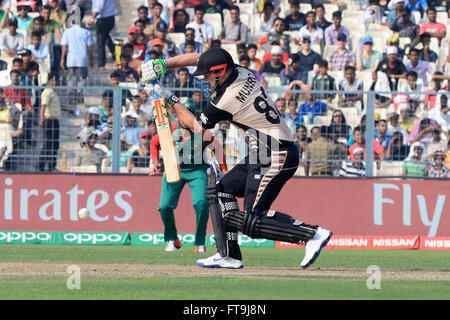 Kolkata, Inde. Mar 26, 2016. Nouvelle Zélande gagne contre le Bangladesh à Eden Garden, Kolkata par 75 s'exécute. La Nouvelle-Zélande remporte tous leurs 4 matches et devenir le leader du groupe 2. La Nouvelle-Zélande ont obtenu 145 pour 8 dans leurs 20 plus par l'aide de Kane Williamson (Joueur du Match) pour ses 42 off 32 boules. Le Bangladesh a tous notation sur 70 en plus de 15,4. © Saikat Paul/Pacific Press/Alamy Live News Banque D'Images