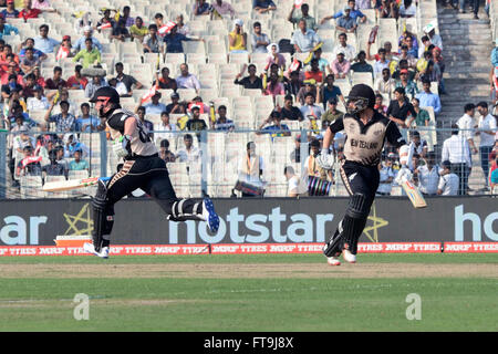 Kolkata, Inde. Mar 26, 2016. Nouvelle Zélande gagne contre le Bangladesh à Eden Garden, Kolkata par 75 s'exécute. La Nouvelle-Zélande remporte tous leurs 4 matches et devenir le leader du groupe 2. La Nouvelle-Zélande ont obtenu 145 pour 8 dans leurs 20 plus par l'aide de Kane Williamson (Joueur du Match) pour ses 42 off 32 boules. Le Bangladesh a tous notation sur 70 en plus de 15,4. © Saikat Paul/Pacific Press/Alamy Live News Banque D'Images