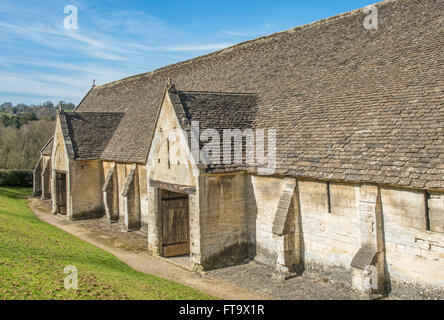 Ancienne grange dîmière à Barton Farm Country Park à Bradford on Avon, Wiltshire, Angleterre Banque D'Images