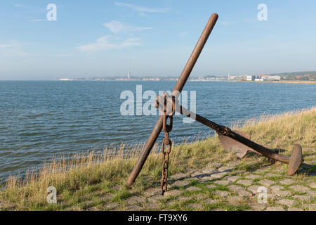 Vieille ancre rouillée sur l'île de Terschelling aux Pays-Bas Banque D'Images