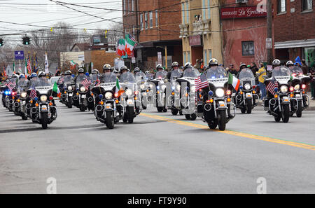 Moto de police dirige la brigade Saint Patrick's Day Parade Yonkers, New York Banque D'Images