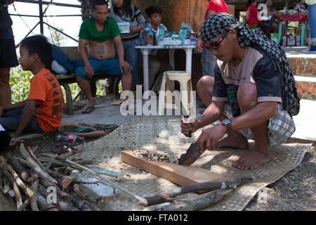 Les pratiques traditionnelles utilisées par les guérisseurs de l'île de Siquijor Philippines,à l'assemblée annuelle du Festival de guérison Banque D'Images