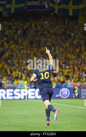 Kiev, UKRAINE - le 11 juin 2012 : Zlatan Ibrahimovic de la Suède réagit après le score contre l'Ukraine au cours de leur jeu UEFA EURO 2012 Banque D'Images