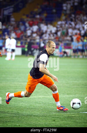 Arjen Robben des Pays-Bas s'exécute au cours de session de formation à Kharkiv Arena avant de l'UEFA EURO 2012 match contre l'Allemagne Banque D'Images