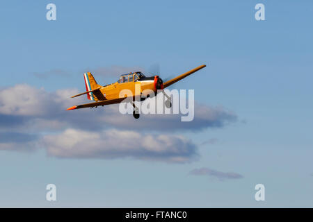 Nord 3202 B1 N78 G-BIZK en vol au dessus de l'Aérodrome de Breighton Banque D'Images