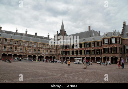 Vue générale du Square Binnenhof à La Haye, aux Pays-Bas. Banque D'Images