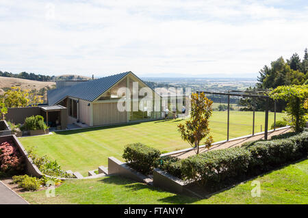 Maison moderne avec le gazon, terrasse, Pentre Cashmere Hills, Christchurch, Canterbury, Nouvelle-Zélande Région Banque D'Images