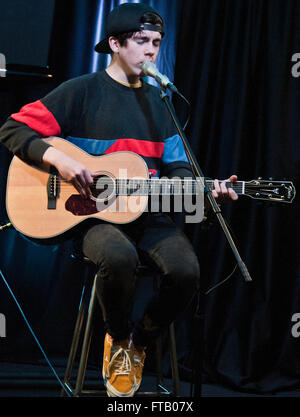 Bala Cynwyd, Pennsylvania, USA. 25 mars, 2016. British Singer-Songwriter Declan McKenna Radio 1045 visites. Banque D'Images