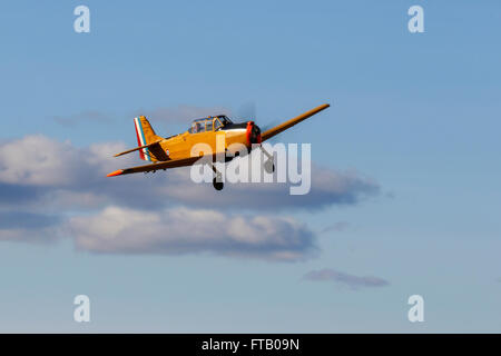 Nord 3202 B1 N78 G-BIZK en vol au dessus de l'Aérodrome de Breighton Banque D'Images