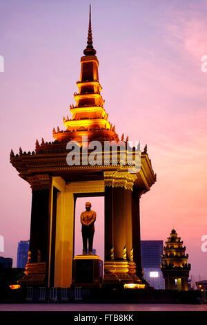 Statue du Roi Père Norodom Sihanouk, Phnom Penh, Cambodge Banque D'Images