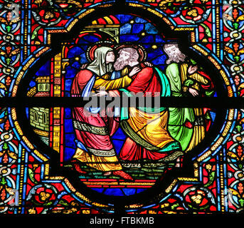 DINANT, BELGIQUE - 16 octobre 2011 vitrail représentant la Vierge Marie et saint Joachim dans l'église Notre Dame à Dina Banque D'Images