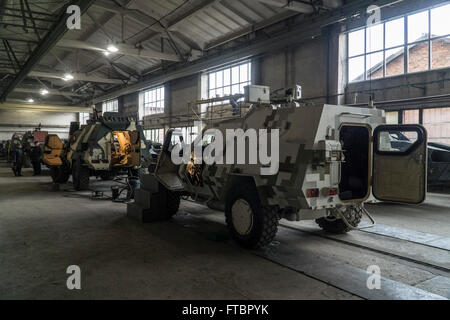 La ligne de production pour Dozor-B VBTT, à l'usine d'armure de Lviv Banque D'Images