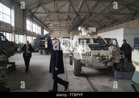 La ligne de production pour Dozor-B VBTT, à l'usine d'armure de Lviv Banque D'Images