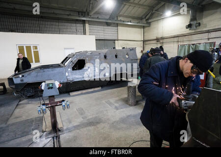 Dozor-B blindés sont vus en fabrication à l'usine d'armure de Lviv Banque D'Images