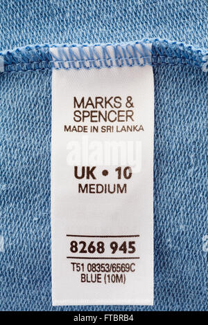 Marks and Spencer marque de vêtements cousus à l'intérieur d'un vêtement fait au Sri Lanka. En Angleterre, Royaume-Uni, Angleterre Banque D'Images