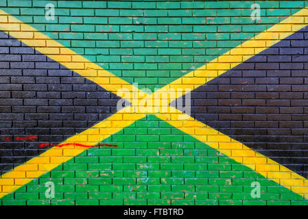 La Jamaïque drapeau peint sur mur de brique dans l'environnement urbain Banque D'Images