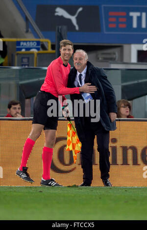 Guido Kleve (arbitre), Vicente Del Bosque (ESP), 24 mars 2016 - Football : match amical entre l'Italie 1-1 Espagne au stade Friuli à Udine, Italie. (Photo de Maurizio Borsari/AFLO) Banque D'Images