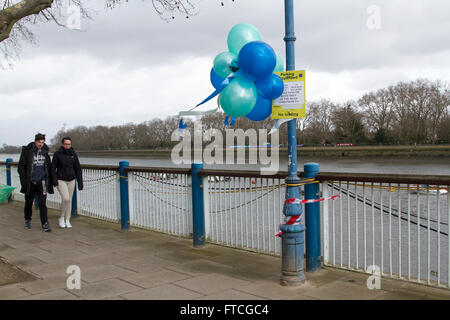 Putney Londres, Royaume-Uni. 27 mars 2016. Construire jusqu'à Putney avant le début de la 162e Cancer Research UK -Newton University boat race entre Oxford et Cambridge University boat Crédit : clubs amer ghazzal/Alamy Live News Banque D'Images