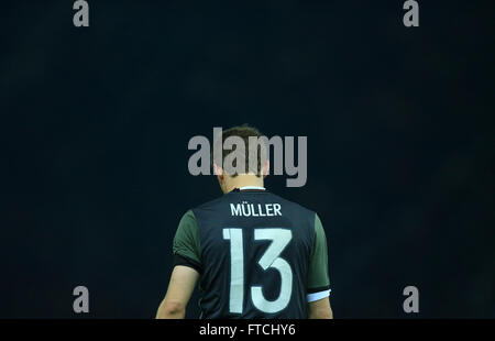 Berlin, Allemagne. Mar 26, 2016. L'Allemagne Thomas Mueller au cours de l'international football match amical entre l'Allemagne et l'Angleterre, à l'Olympiastadion de Berlin, Allemagne, 26 mars 2016. Photo : JENS WOLF/dpa/Alamy Live News Banque D'Images