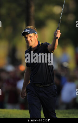 Palm Harbor, Floride, USA. 18 mars, 2012. Luke Donald célèbre remportant le championnat transitions sur le Cooperhead Cours à Innisbrook Resort and Golf Club le 18 mars 2012 à Palm Harbor, Floride ZUMA PRESS/ Scott A. Miller. © Scott A. Miller/ZUMA/Alamy Fil Live News Banque D'Images