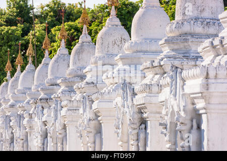 Temple de la pagode Sandamuni stupas à Mandalay, Myanmar. Banque D'Images