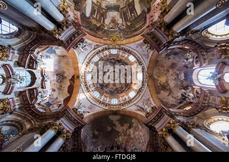 Eglise Saint-Nicolas vue de l'intérieur du dome à Prague, République Tchèque Banque D'Images