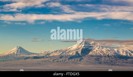 Le mont Ararat en Arménie. Lever de soleil sur l'Ararat en Arménie Banque D'Images