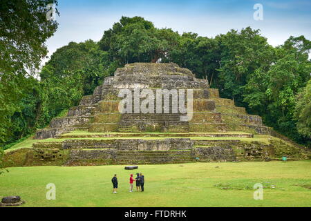 Belize - Jaguar Temple en ruines, les anciens Mayas Lamanai Banque D'Images