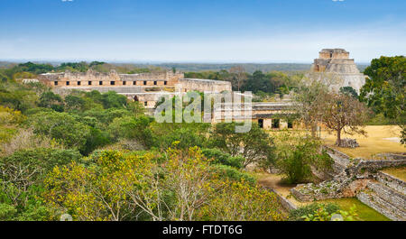 Les anciens Mayas, ruines, Nunnery Quadrangle, site archéologique d'Uxmal, Yucatan, Mexique Banque D'Images