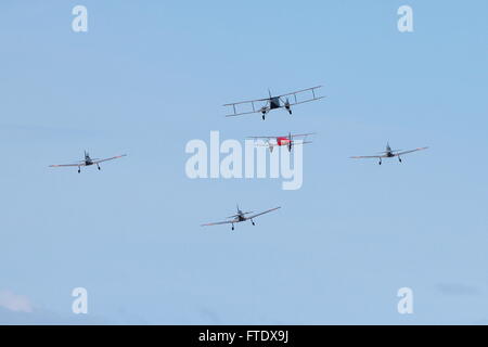 Le vol historique de l'Irlande, accompagné par des compagnies aériennes et maritimes de Havilland DH-90 Dragonfly (G-AEDU), au Scottish Air Show Banque D'Images