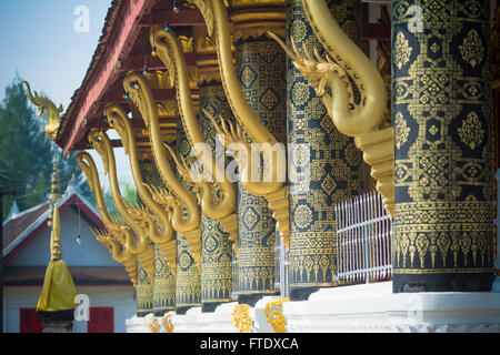 Statue de Naga dans wat Luang Prabang , qui , au Laos Banque D'Images