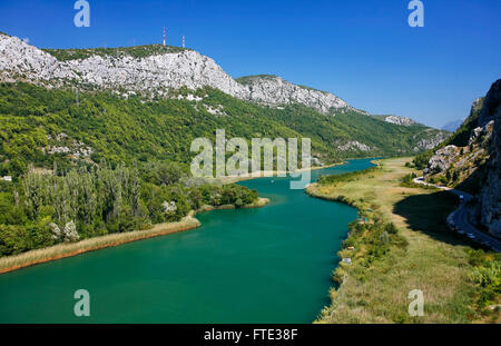 La rivière Cetina près d'Omis town en Croatie Banque D'Images