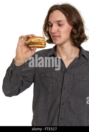 Young man eating a hamburger Banque D'Images