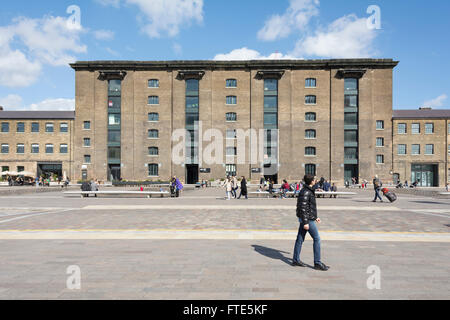 Le centre de Saint Martins, sur la place Granary, dans la Croix du roi, est l’un des plus grands espaces en plein air d’Europe. C'est un espace public privé (POPS) Banque D'Images