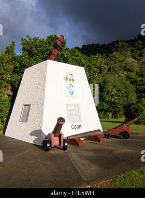 Le monument du Capitaine Cook à Ship's Cove dans le Marlborough Sounds, en Nouvelle-Zélande. Banque D'Images