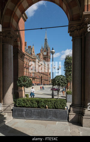 La gare de Saint-pancras, et le Renaissance Hotel, Londres St Pancras, St Pancras International, Londres, Angleterre, Grande-Bretagne, Royaume-Uni Banque D'Images