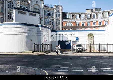 A sunlit Eisenhower Center sur London's Chenies Street,UK Banque D'Images