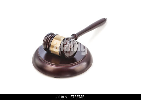 Gavel isolé sur fond blanc Banque D'Images