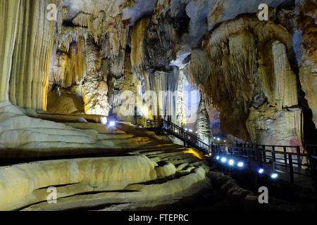 Paradise cave, un étonnant, merveilleux cavern à Bo Trach, Quang Binh, au Vietnam, métro bel endroit pour les voyages Banque D'Images