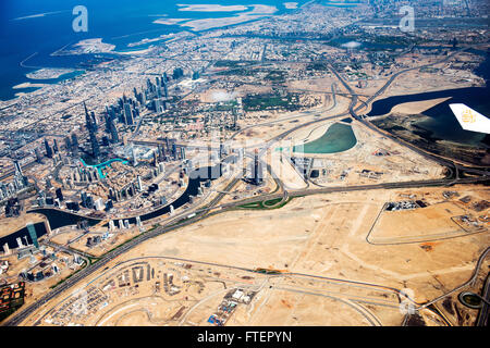 Vue aérienne de Dubai centre d'affaires, y compris la tour Burj Khalifa. Banque D'Images