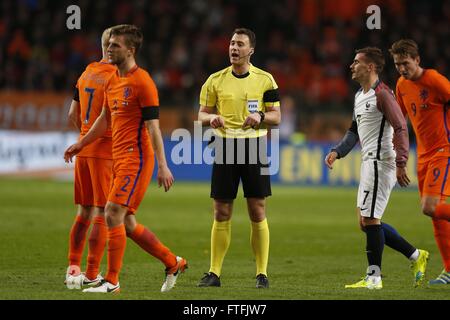 Amsterdam, Pays-Bas. Mar 25, 2016. Felix Zwayer (REF) Football/soccer : Angleterre arbitre de Felix Zwayer (C)est visible pendant le match amical entre les Pays-Bas 2-3 France à l'Amsterdam ArenA à Amsterdam, Pays-Bas . © Kawamori Mutsu/AFLO/Alamy Live News Banque D'Images