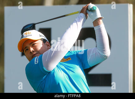 Carlsbad, États-Unis. Mar 27, 2016. CARLSBAD, 27 mars, 2016 | Inbee Park hits à partir de la 12ème tee au cours de la ronde finale de la Kia Classic à l'Aviara Golf Club à Carlsbad le dimanche. | -Obligatoire Crédit photo : Photo par Hayne Palmour IV/San Diego Union-Tribune, LLC © Hayne Palmour iv/U-T San Diego/ZUMA/Alamy Fil Live News Banque D'Images