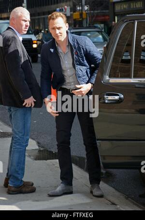 New York, NY, USA. Mar 28, 2016. Tom Hiddleston dehors et environ pour la célébrité Candids - MON, New York, NY Le 28 mars 2016. Credit : Derek Storm/Everett Collection/Alamy Live News Banque D'Images