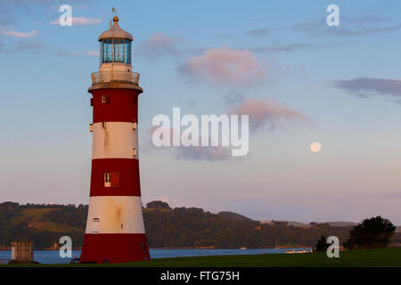 Smeaton's Tower sur Plymouth Hoe au coucher du soleil. Plymouth, Devon, UK. L'emblématique phare était précédemment sur Eddystone Rock. Banque D'Images