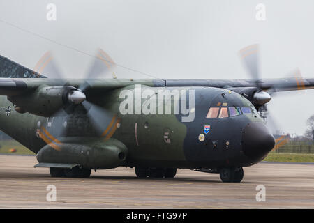 Close-up de la prop blur sur un avion transporteur allemand. Banque D'Images