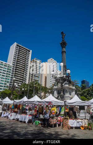 Marché artisanal au Largo do Campo Grande, place centrale, également connu sous le nom de la Praça 2 de Julho, Salvador, Bahia, Brésil Banque D'Images